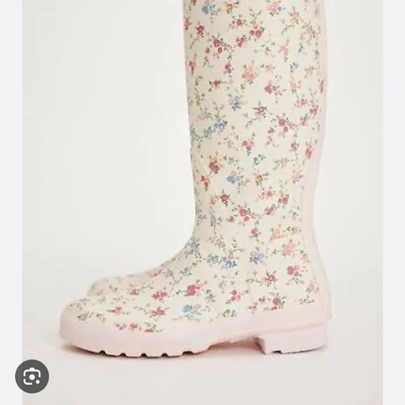 LoveShackFancy Floral hunter boots - Picture 1 of 3